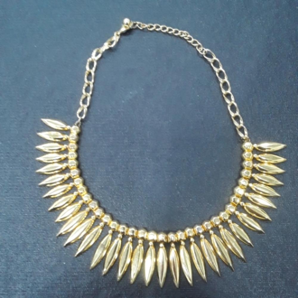 Vintage gold tone bibb style statement necklace